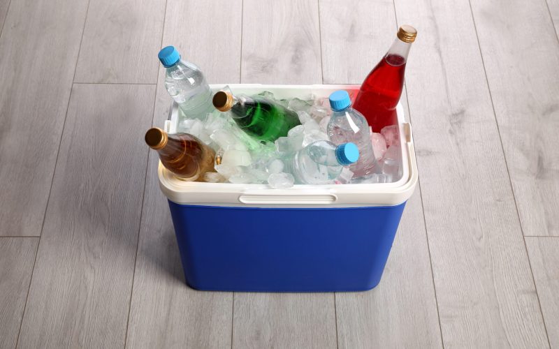 Blue,Plastic,Cool,Box,With,Ice,Cubes,And,Refreshing,Drinks